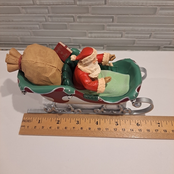 2005 Hallmark Keepsake Santa’s Midnight Ride “Dash Away All" Table Decoration - Picture 5 of 9
